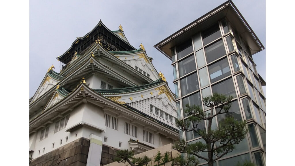 大阪城天守閣とエレベーター