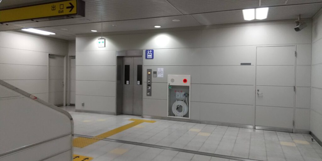 大阪空港駅のエレベーター