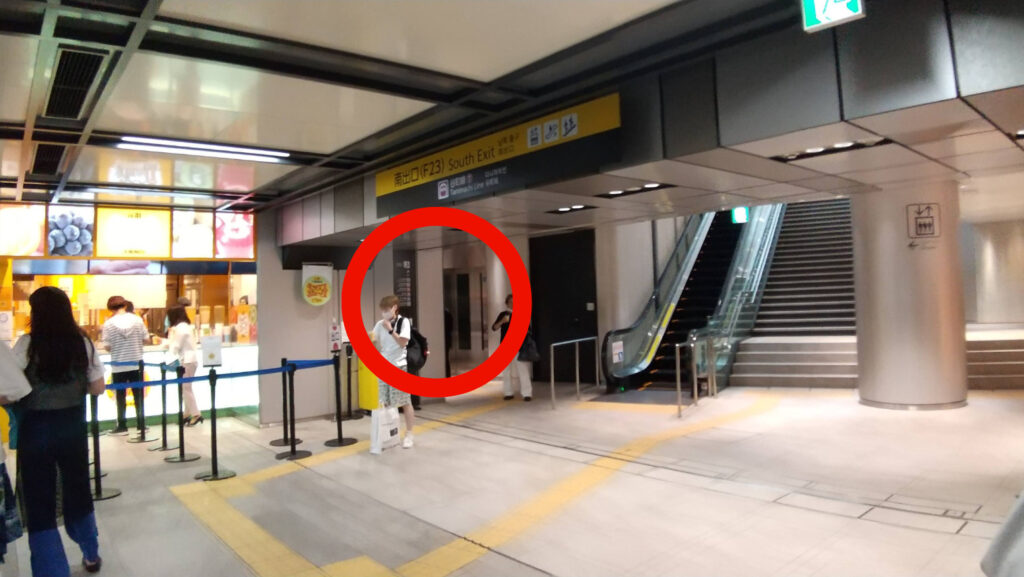 阪神梅田駅地下2階エレベーター