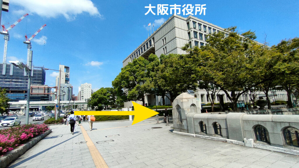 淀屋橋の大阪市役所側