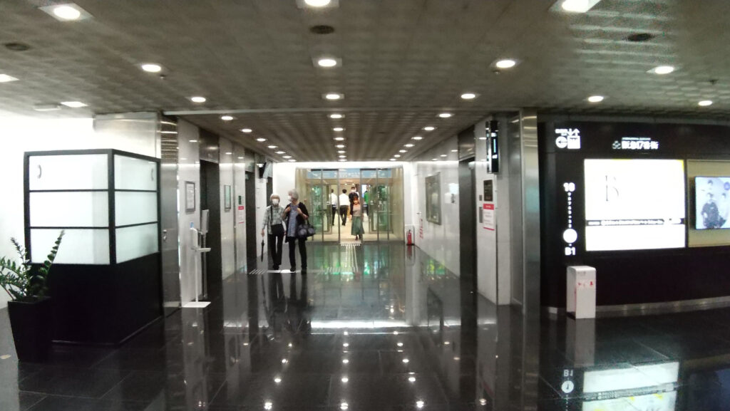 阪急ターミナルビル１階エレベーター